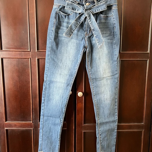 C’est Toi High Waisted Paperbag Jean - Size 5 Color Medium Wash - Picture 8 of 9